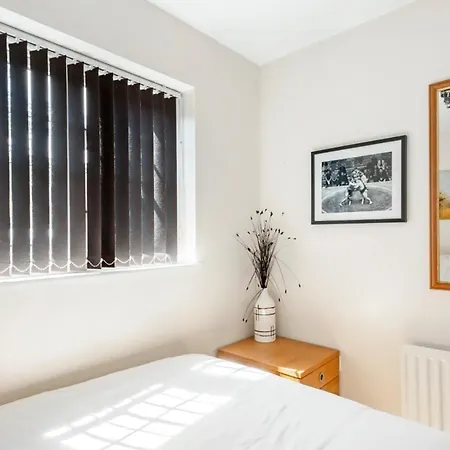 Holiday home Inspiring Near The Centre Of Leeds *
