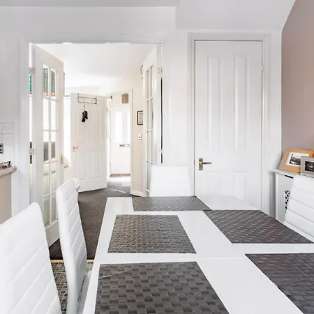 Inspiring Near The Centre Of Leeds Holiday home