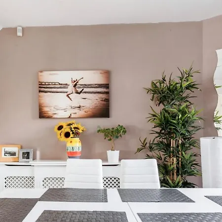 Holiday home Inspiring Near The Centre Of Leeds