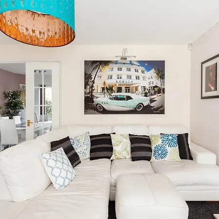 Inspiring Near The Centre Of Leeds Holiday home *