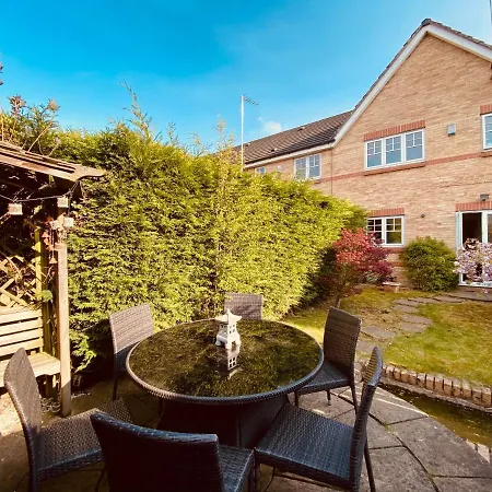Holiday home Inspiring Near The Centre Of Leeds